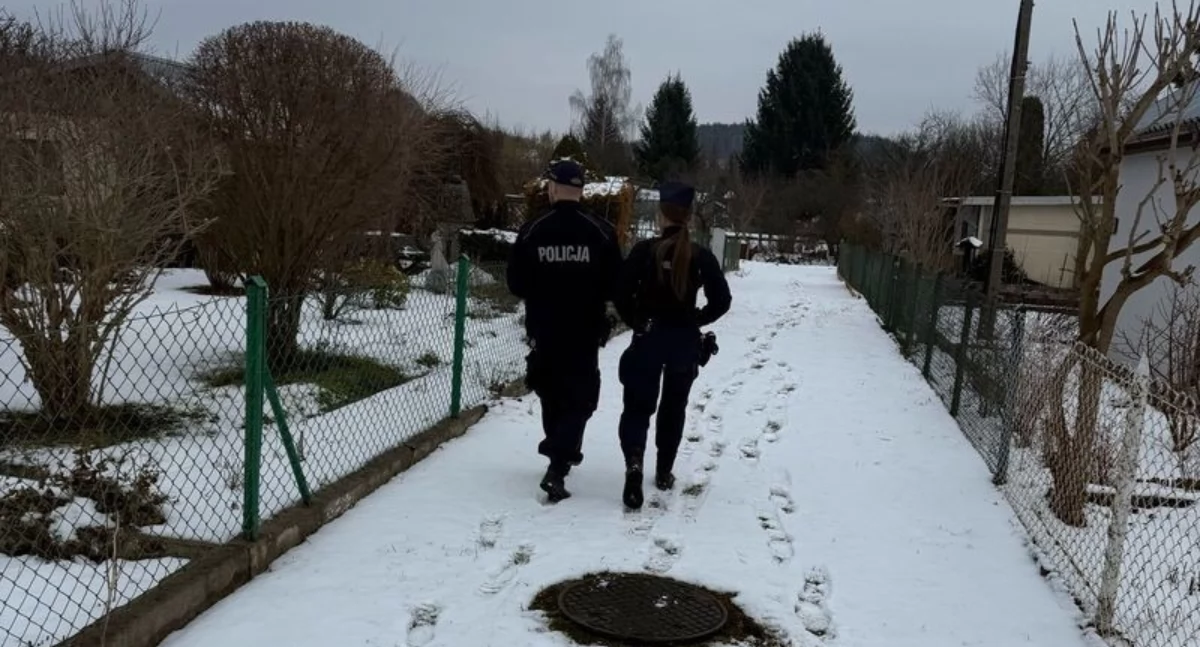 Komunikaty policji, Kontrolują miejsca których sypiają bezdomni mogą zamarznąć - zdjęcie, fotografia