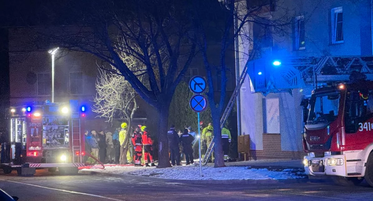 Pożary, Pożar budynku Placu Kombatantów Ewakuowano kilkanaście osób - zdjęcie, fotografia