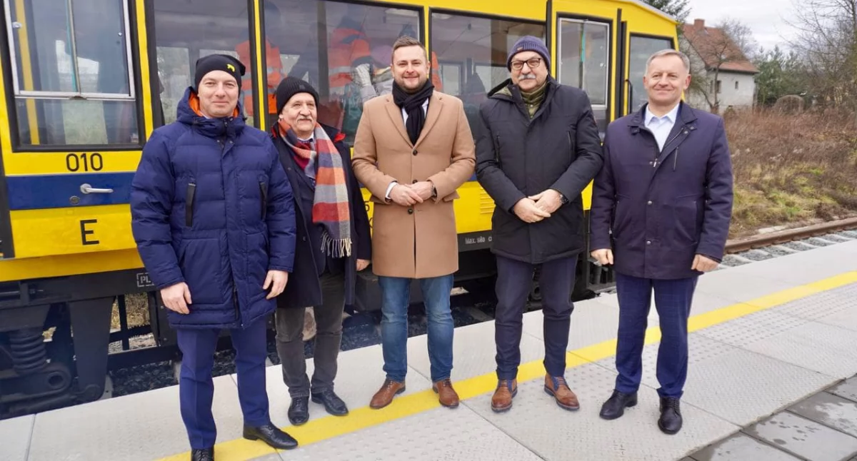 Komunikacja, Pociągiem Karpacza czerwcu mocny impuls turystycznego rozwoju regionu - zdjęcie, fotografia