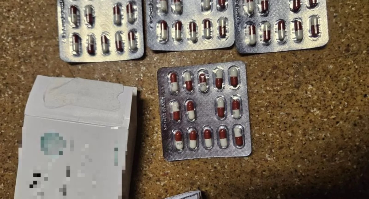 Kronika Kryminalna, latek miał mieszkaniu sporo tabletek substancjami psychotropowymi - zdjęcie, fotografia