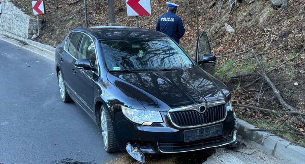 Absurdy, Pijany kierowca spowodował kolizje Tłumaczył tylko Prosecco - zdjęcie, fotografia