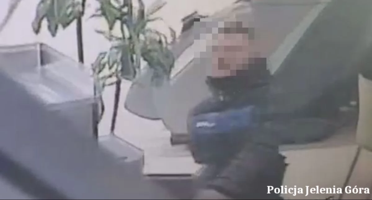 Kradzież, Zatrzymali amatora słodyczy perfum Złodziej rękach policji - zdjęcie, fotografia