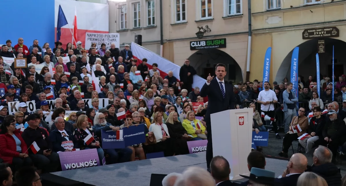 Ważne komunikaty, Rafał Trzaskowski Placu Ratuszowym Jeleniej Górze - zdjęcie, fotografia