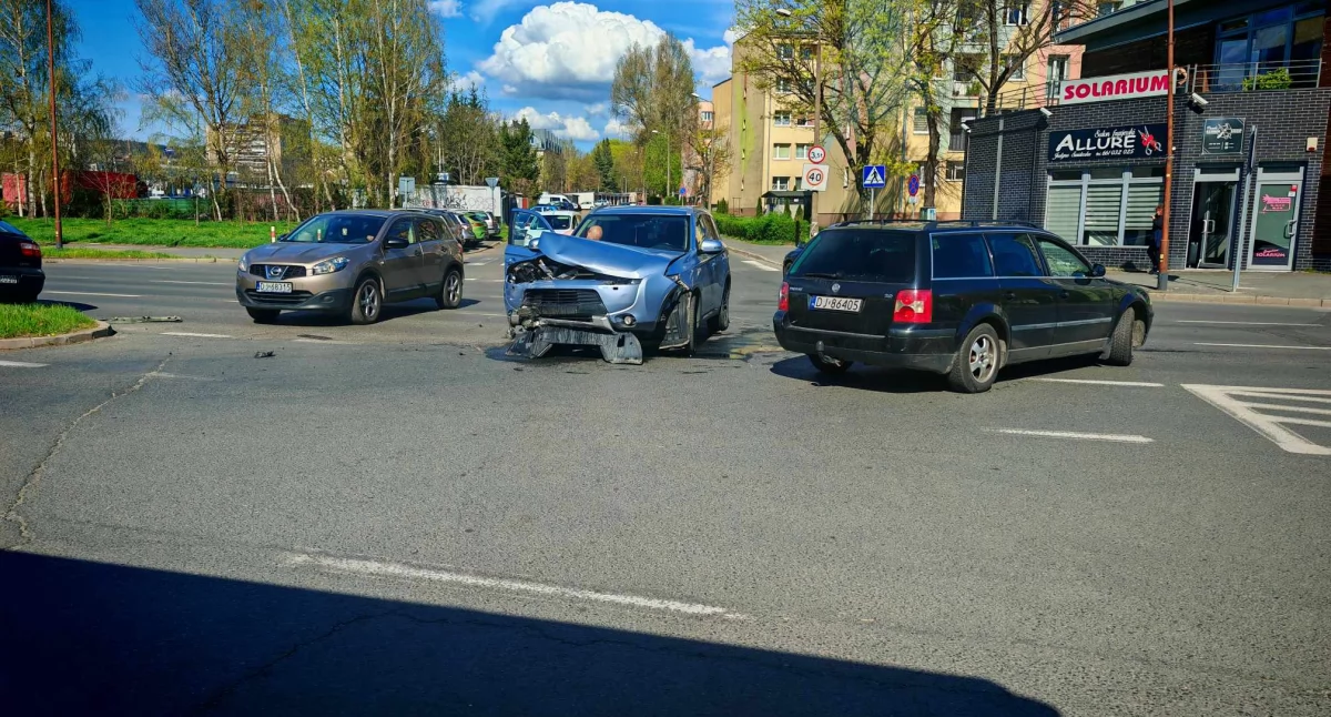 Wypadki drogowe, Groźne zderzenie ulicy Różyckiego Wśród poszkodowanych dziecko - zdjęcie, fotografia