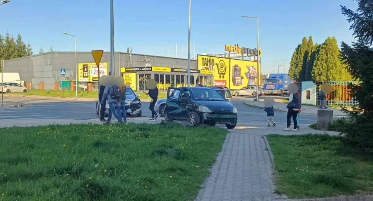 Utrudnienia w ruchu, Utrudnienia ruchu Doszło zderzenia dwóch pojazdów - zdjęcie, fotografia