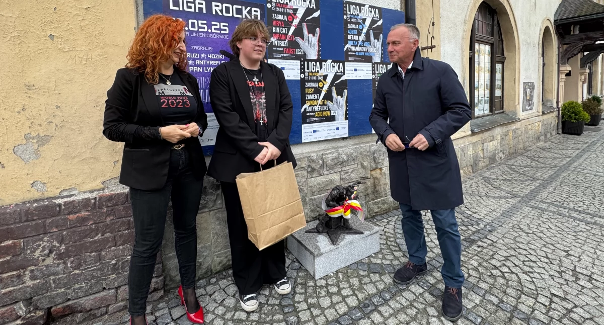 Turystyka, figurka Szlaku Jelonka Rockman - zdjęcie, fotografia