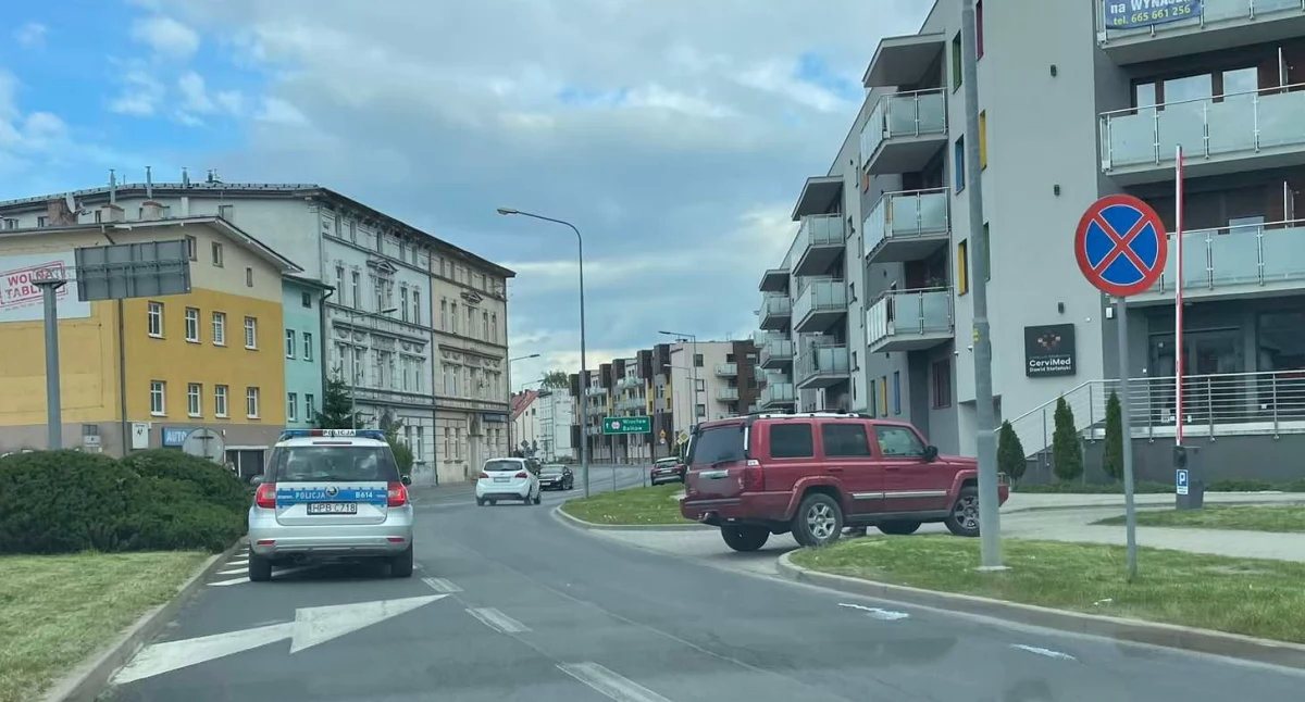 Wypadki drogowe, Wypadek osiedlu Robotniczym letnia kobieta trafiła szpitala - zdjęcie, fotografia