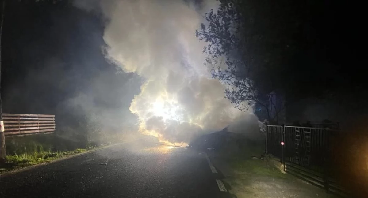 Pożary, Pożar samochodu Kaczorowie Pojazd doszczętnie spłonął - zdjęcie, fotografia