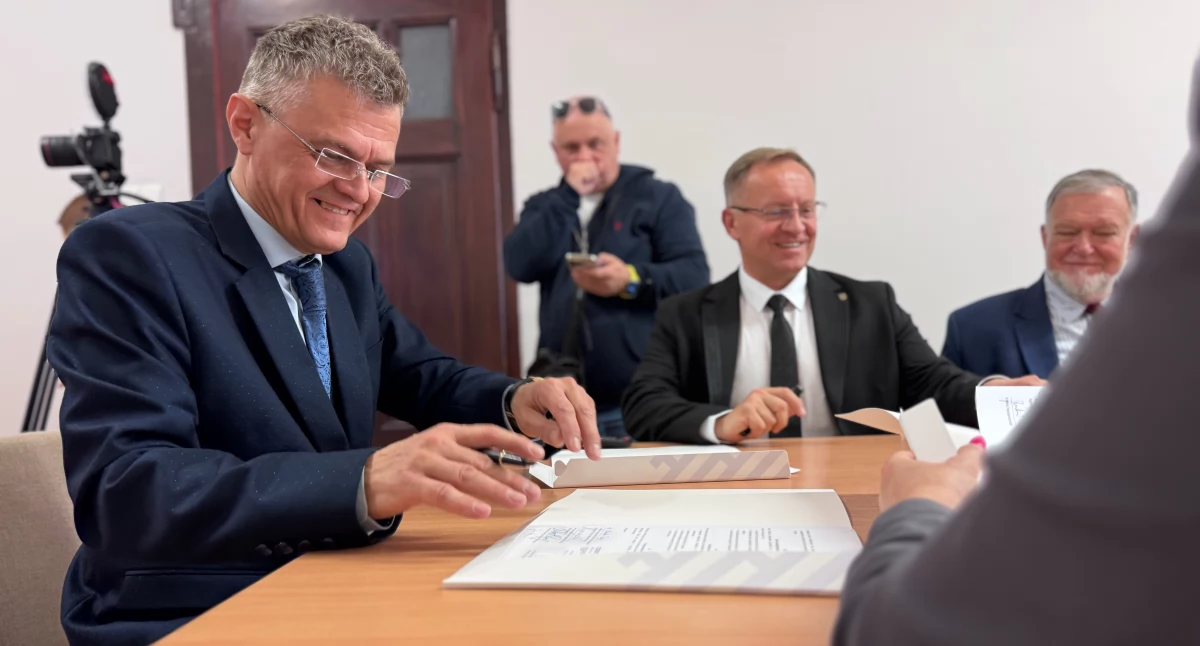 Edukacja, Uniwersytet Liderów wymiar - zdjęcie, fotografia