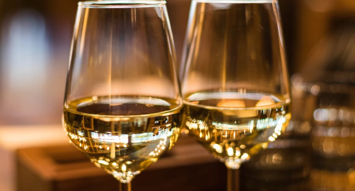 Ludzie, odpowiedzialnie planować spożycie alkoholu dbać równowagę - zdjęcie, fotografia