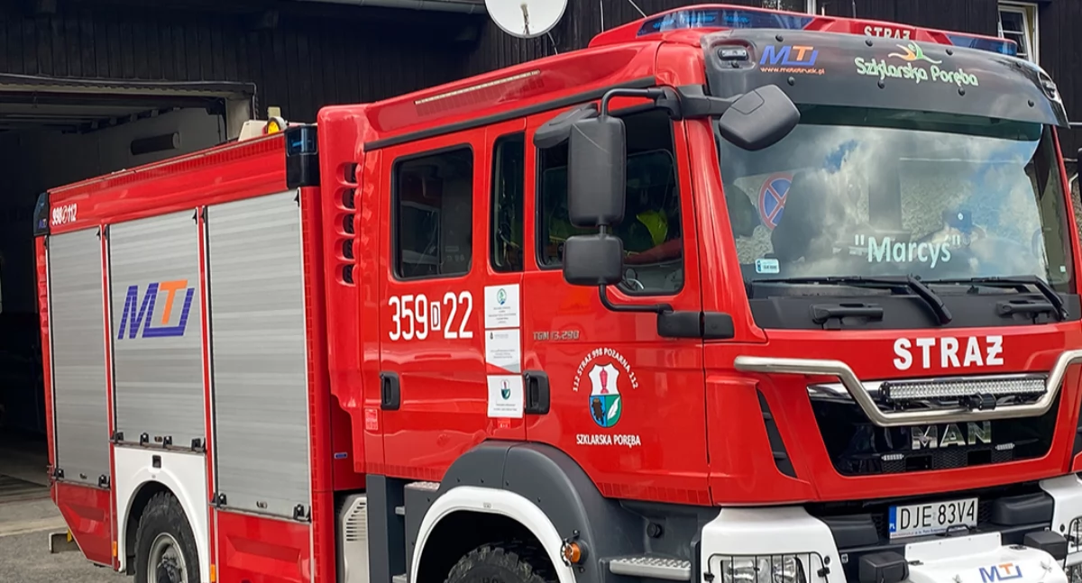 Interwencje, Kamień częściowo zablokował krajową „piątkę” między Piechowicami Szklarską Porębą Interweniowali strażacy - zdjęcie, fotografia
