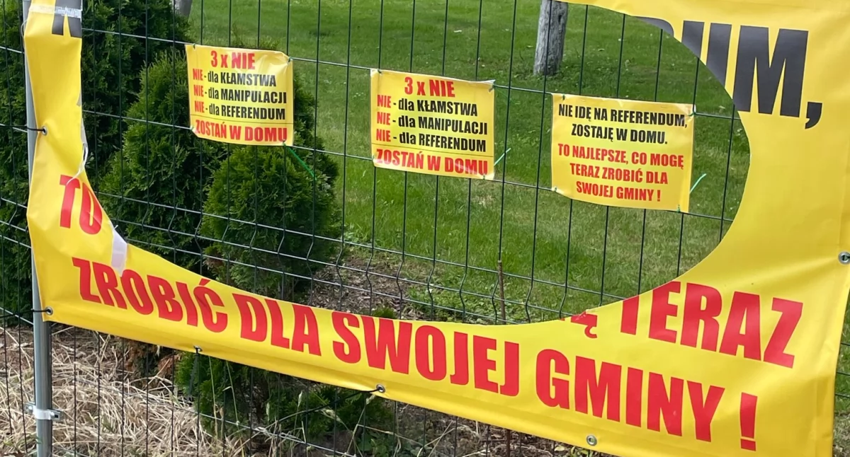 Samorząd, Referendum Podgórzynie Walka banery zamiast dialogu - zdjęcie, fotografia