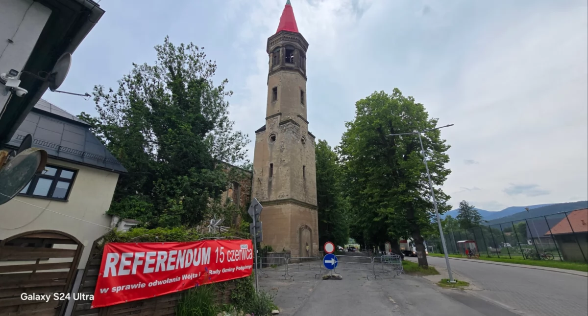 Samorząd, Ruiny centrum sporu naprawdę odpowiada zaniedbania kościele Miłkowie - zdjęcie, fotografia