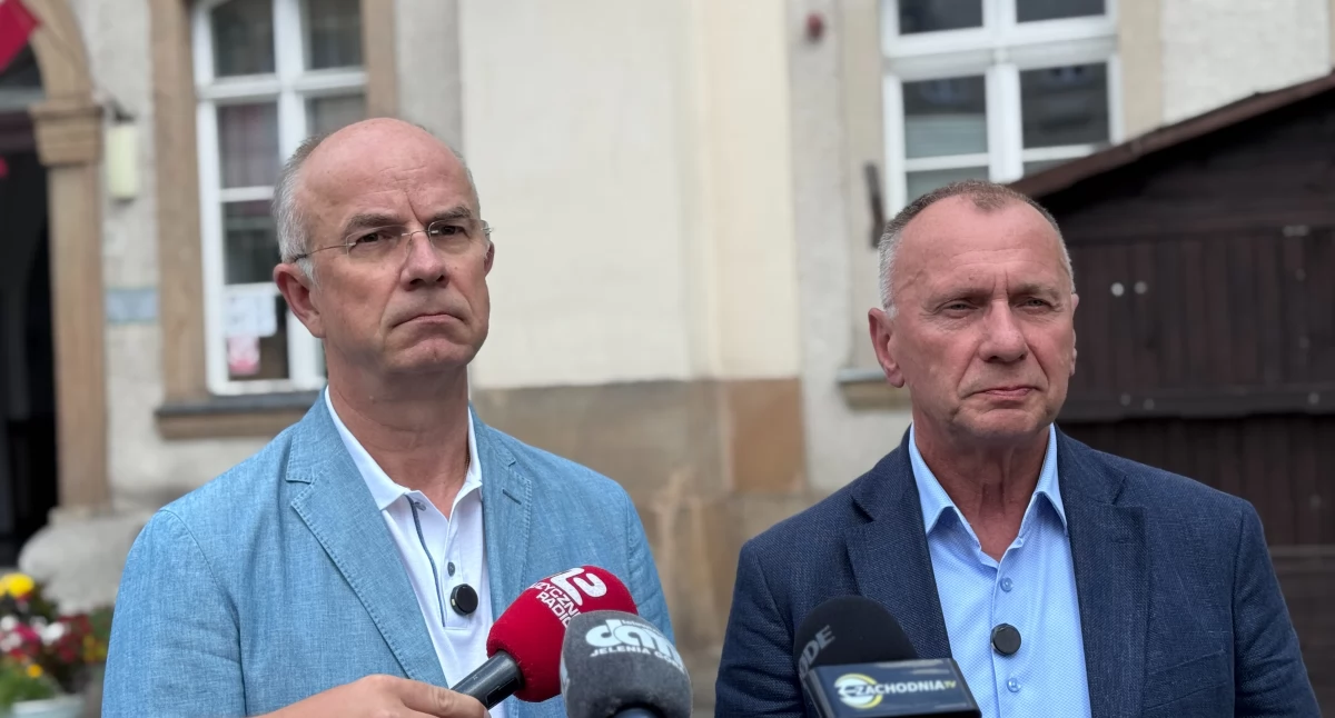 Dzieci, Termy Cieplickie Dzieci wakacje wchodzą pół - zdjęcie, fotografia