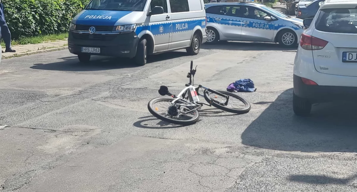 Wypadki drogowe, Młody rowerzysta zderzył skuterem - zdjęcie, fotografia