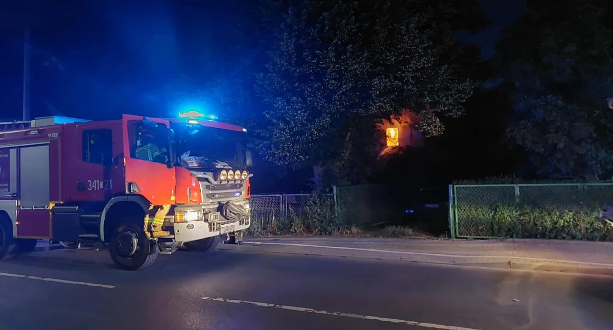 Pożary, Nocny pożar Cieplicach dogaszanie zostało jednorodzinnego - zdjęcie, fotografia