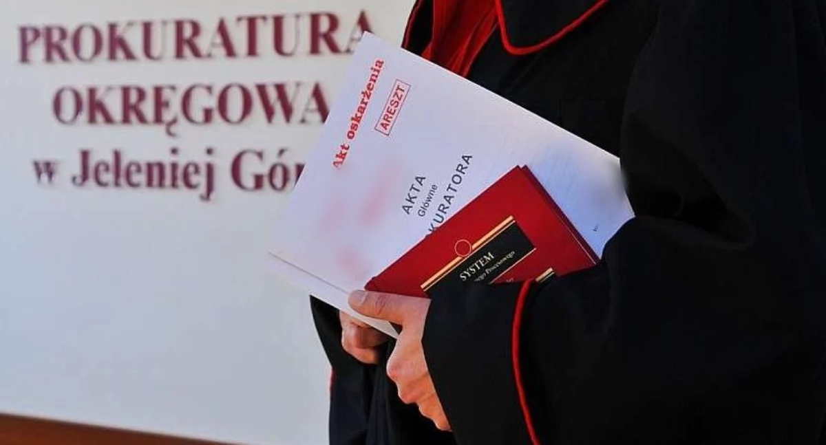 Kronika Kryminalna, Rzucił nożem brzuch ciężarnej partnerki - zdjęcie, fotografia