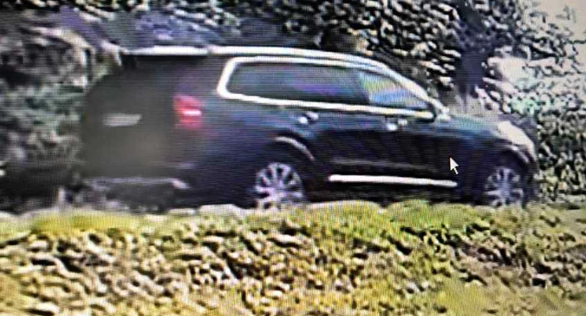 Wypadki drogowe, Doprowadził zderzenia uciekł Policja szuka kierowcy czarnego Volvo - zdjęcie, fotografia