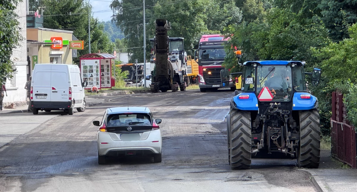 Inwestycje, Drogowa rewolucja Podgórzynie Trwają prace remontowe - zdjęcie, fotografia