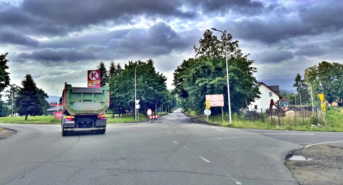 Komunikacja, Ulica Pawła Podgórzynie zamknięta ruchu - zdjęcie, fotografia