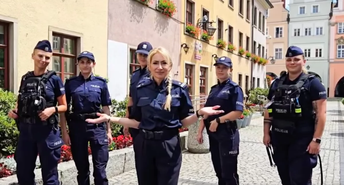 Bezpieczeństwo, kobiet Policji  Jubileusz odwagi profesjonalizmu służby - zdjęcie, fotografia