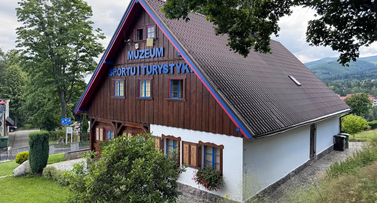 Ważne komunikaty, Województwo gmina wciąż będą współprowadzić Muzeum Sportu Turystyki Karpaczu - zdjęcie, fotografia