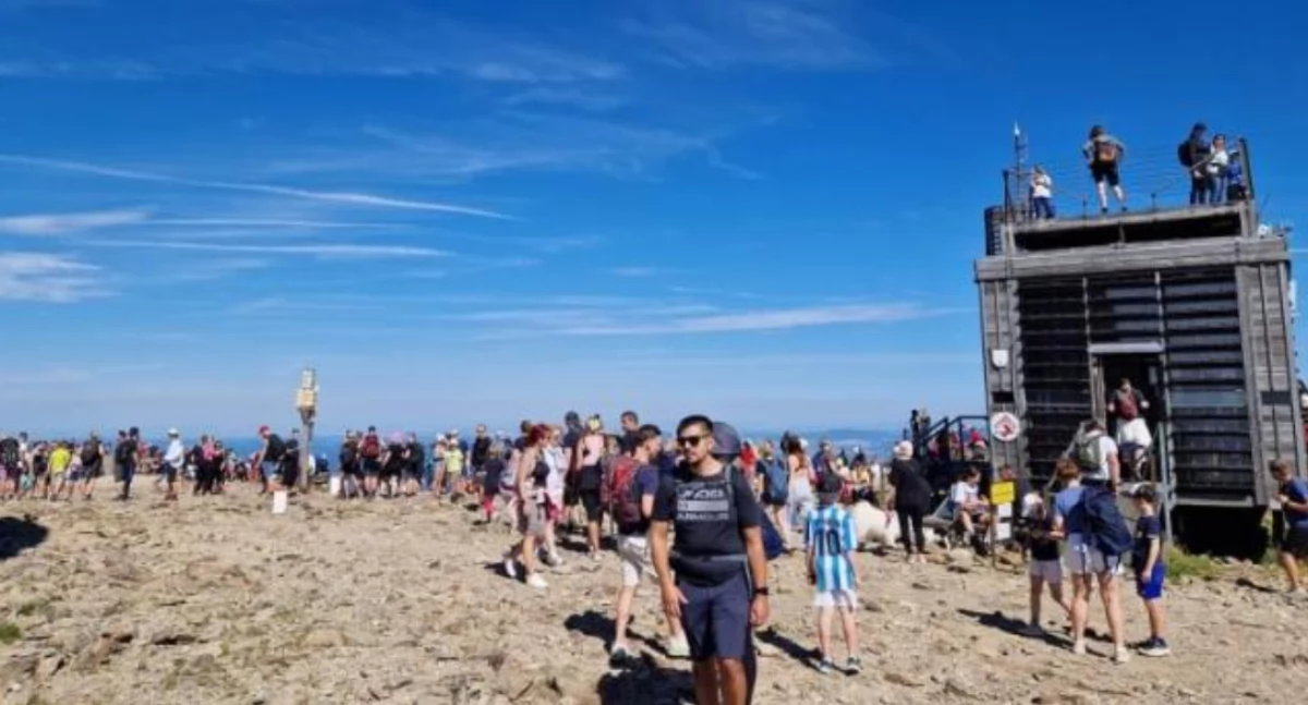 Absurdy, Góry absurdów psuje wypoczynek Karkonoszach Hotele kontra goście - zdjęcie, fotografia