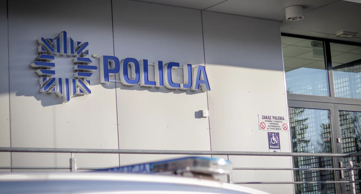 Komunikaty policji, Senior myślał inwestuje akcje Orlenu Padł ofiarą oszustwa - zdjęcie, fotografia