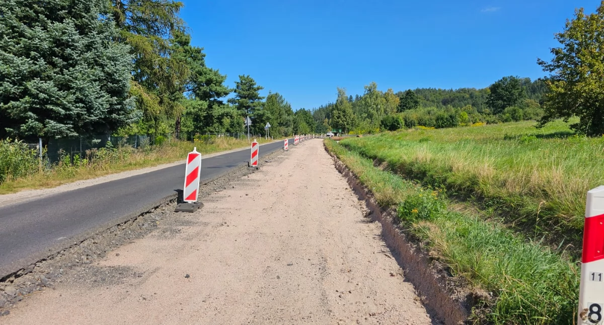 Absurdy, przetarg dokończenie przerwanego remontu drogi Sosnówce - zdjęcie, fotografia