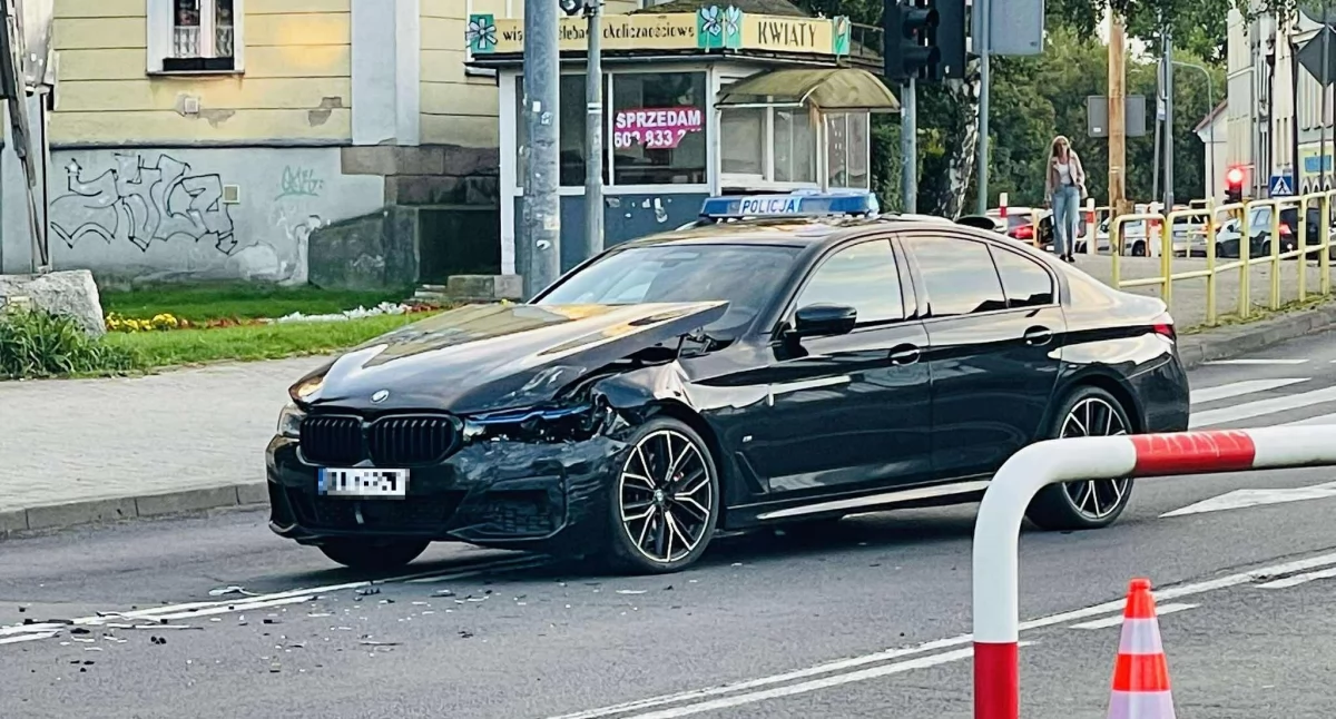 Wypadki drogowe, Zderzenie seata Podwalu Sprawca ukarany mandatem - zdjęcie, fotografia