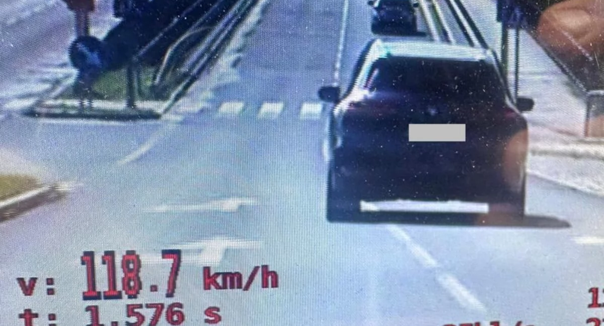Kronika Kryminalna, Pędził przez Jelenią Górę Stracił prawo jazdy zapłacił wysoki mandat - zdjęcie, fotografia