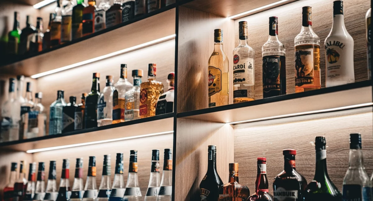 Bezpieczeństwo, Jelenia Góra mieszkańców nocną sprzedaż alkoholu - zdjęcie, fotografia