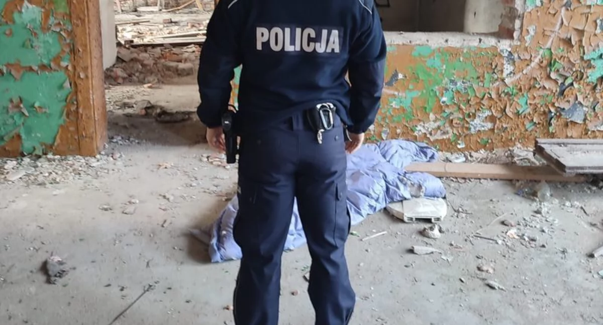 Komunikaty policji, coraz bliżej bądźmy obojętni osób narażonych wychłodzenie - zdjęcie, fotografia