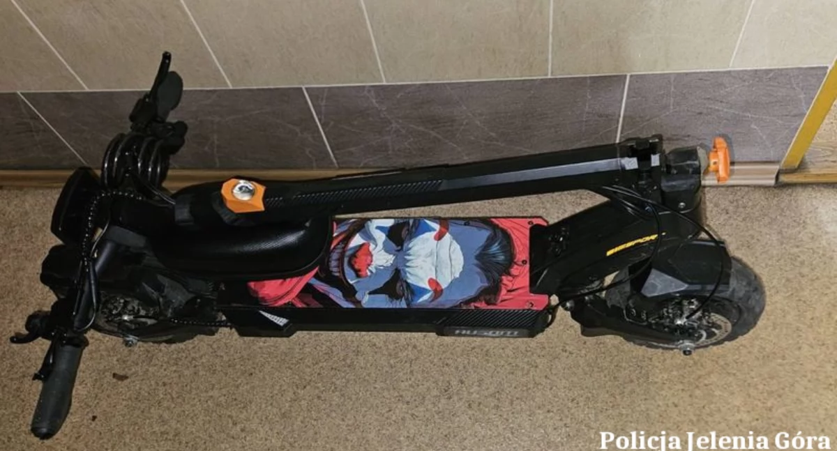 Kradzież, Zatrzymany kradzieży rozbójniczej kradzieży hulajnogi - zdjęcie, fotografia