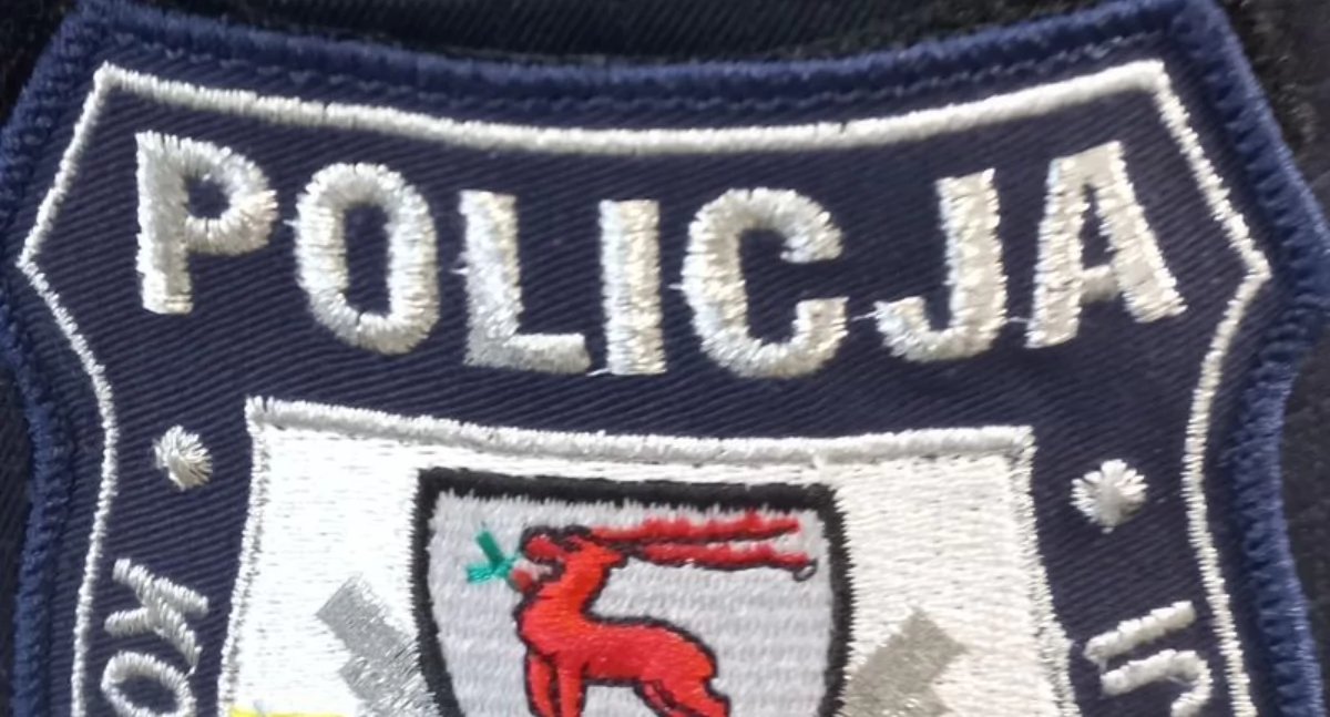 Komunikaty policji, Zaufanie często kosztuje Przekonała seniorka która wpuściła nieznajome mieszkania - zdjęcie, fotografia