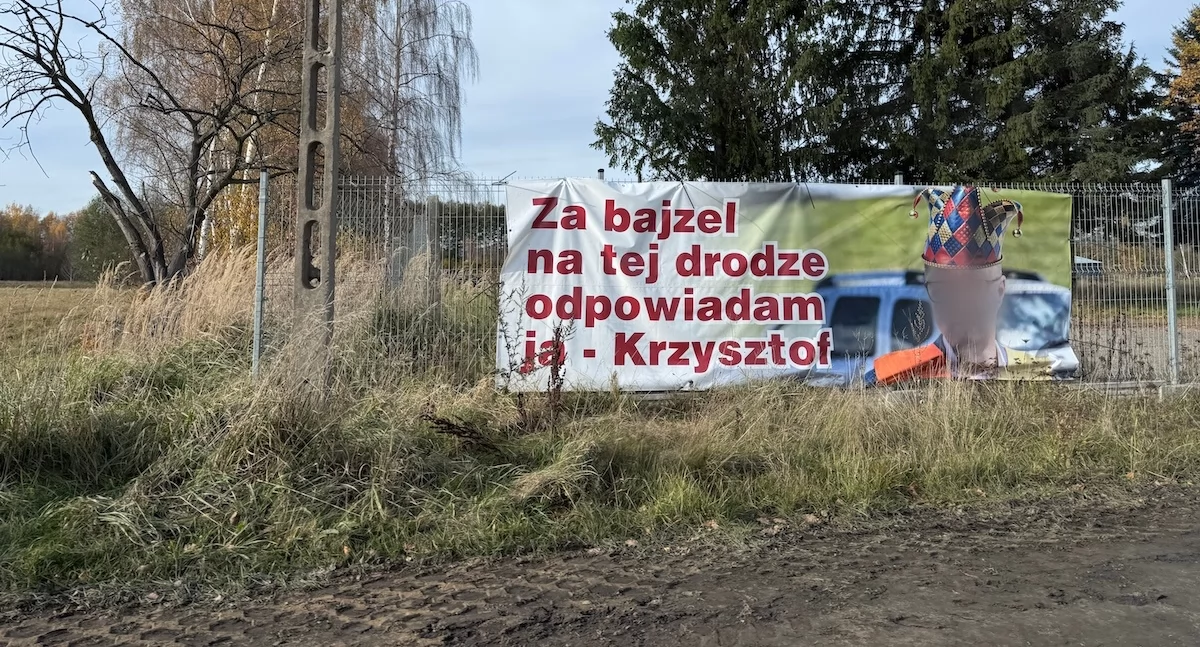 Absurdy, Kolejny kontrowersyjny baner Starostą Karkonoskim przestrzeni publicznej - zdjęcie, fotografia