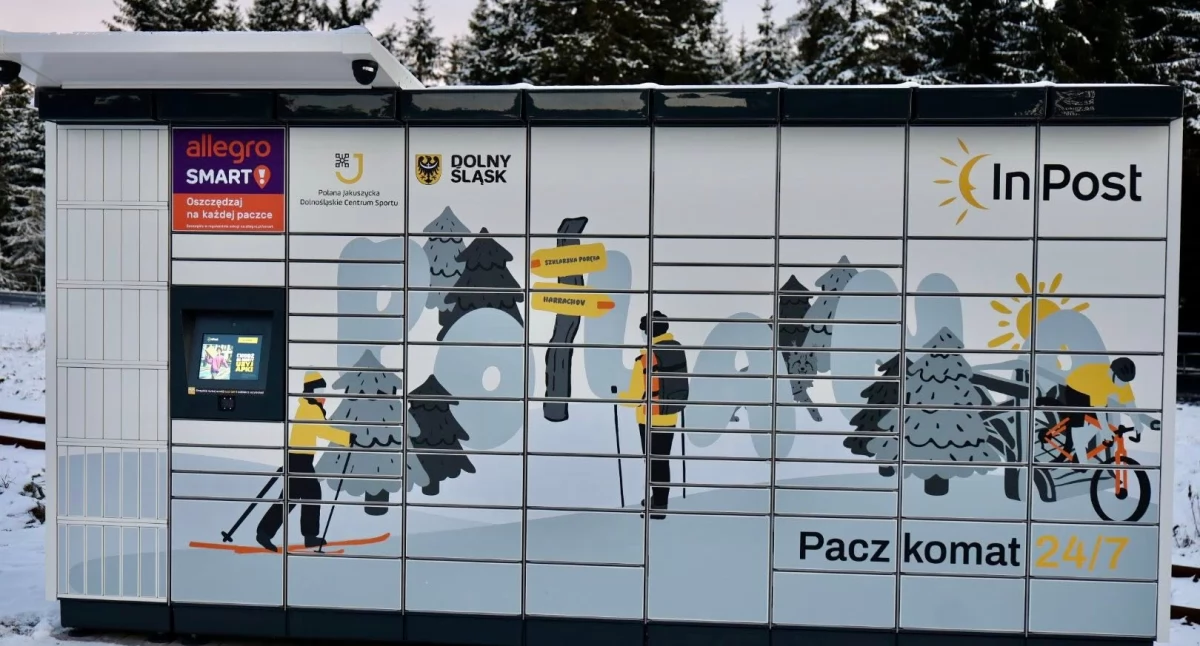 24jgora, Paczkomat Polanie Jakuszyckiej Funkcjonalny dodatek detal który drażni - zdjęcie, fotografia