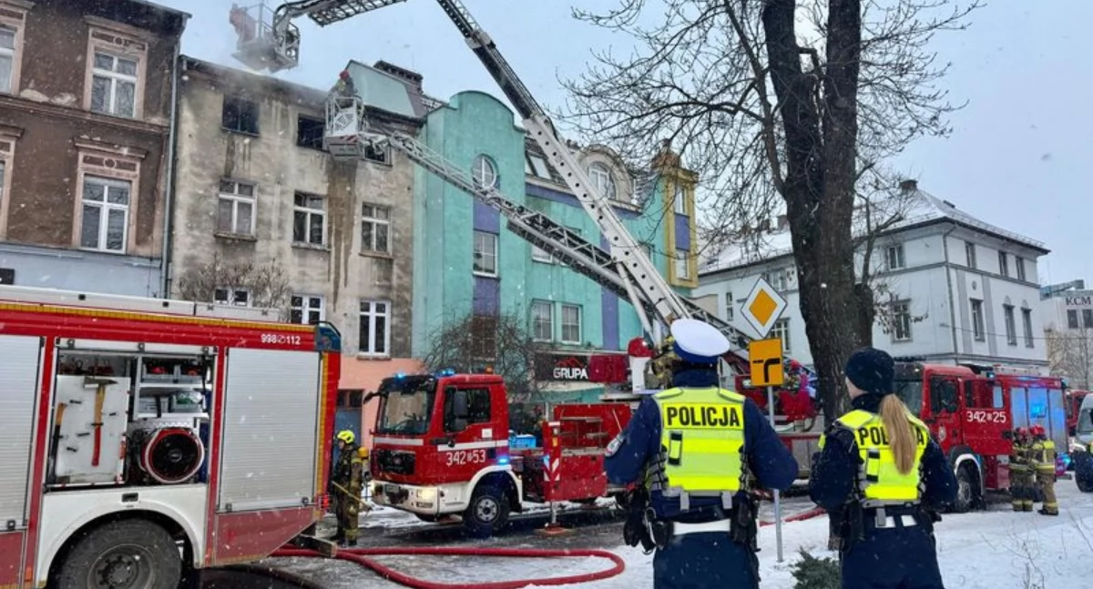 Pożary, Pożar Armii Krajowej Jeleniej Górze osoby ewakuowane ulice czasowo zamknięte - zdjęcie, fotografia