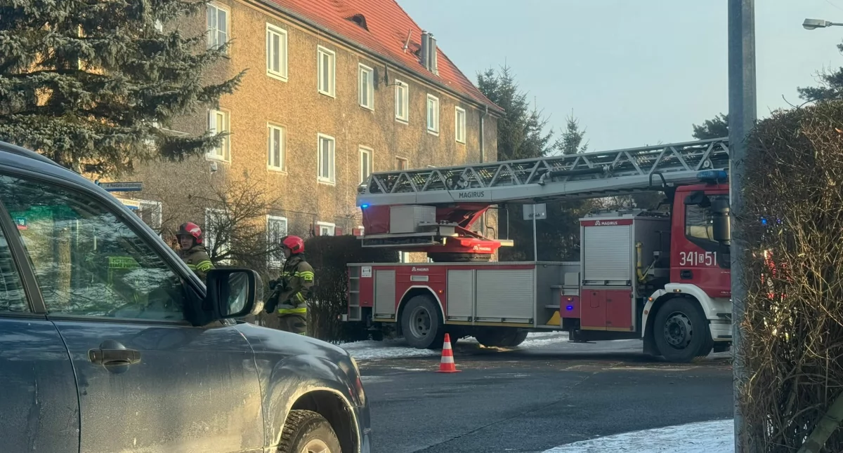 Pożary, Pożar sadzy kominie Interwencja strażaków ulicy Powstania Styczniowego - zdjęcie, fotografia