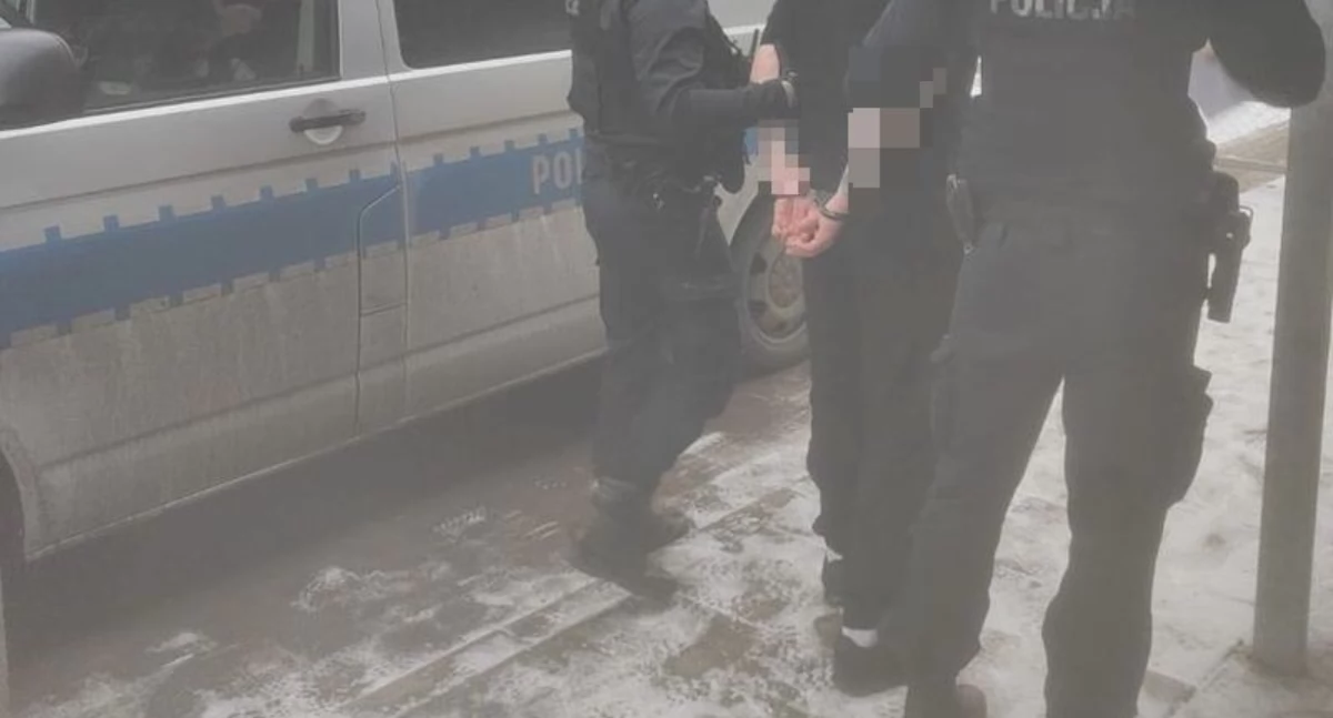 Kronika Kryminalna, latek zaatakował nożem policjantów Agresor siedzi areszcie - zdjęcie, fotografia