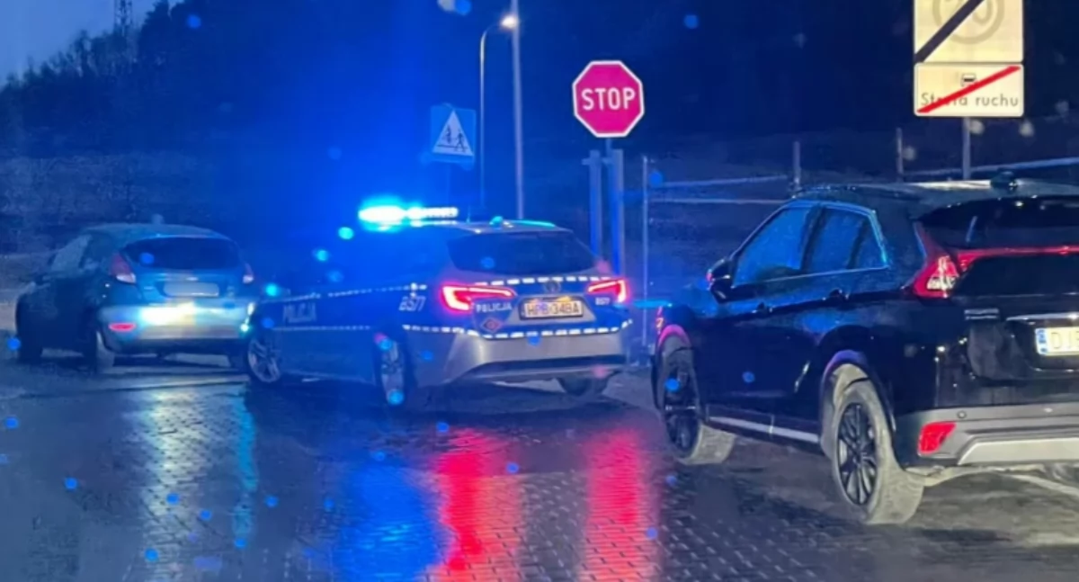 Wypadki drogowe, ustąpił pierwszeństwa rowerzyście Groźny wypadek ścieżce rowerowej Jeleniej Górze - zdjęcie, fotografia