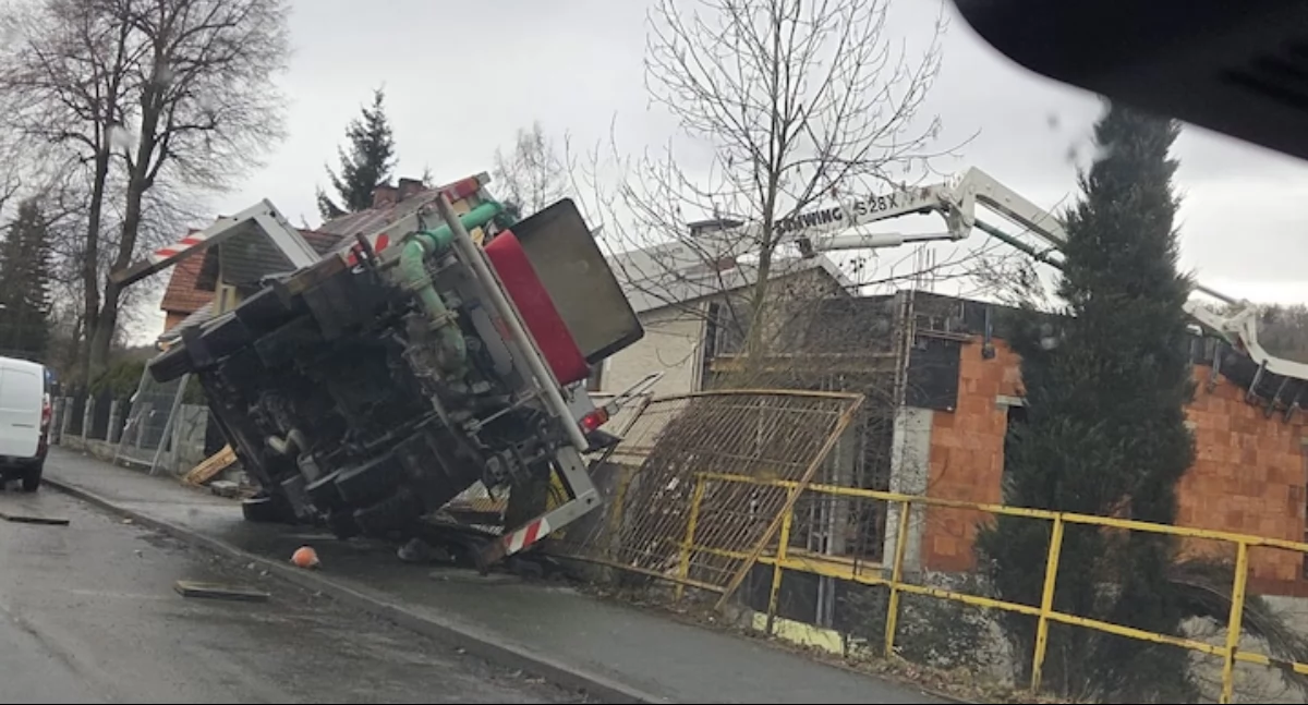 Z ostatniej chwili, Wypadek pracach budowlanych ulicy Słowackiego - zdjęcie, fotografia