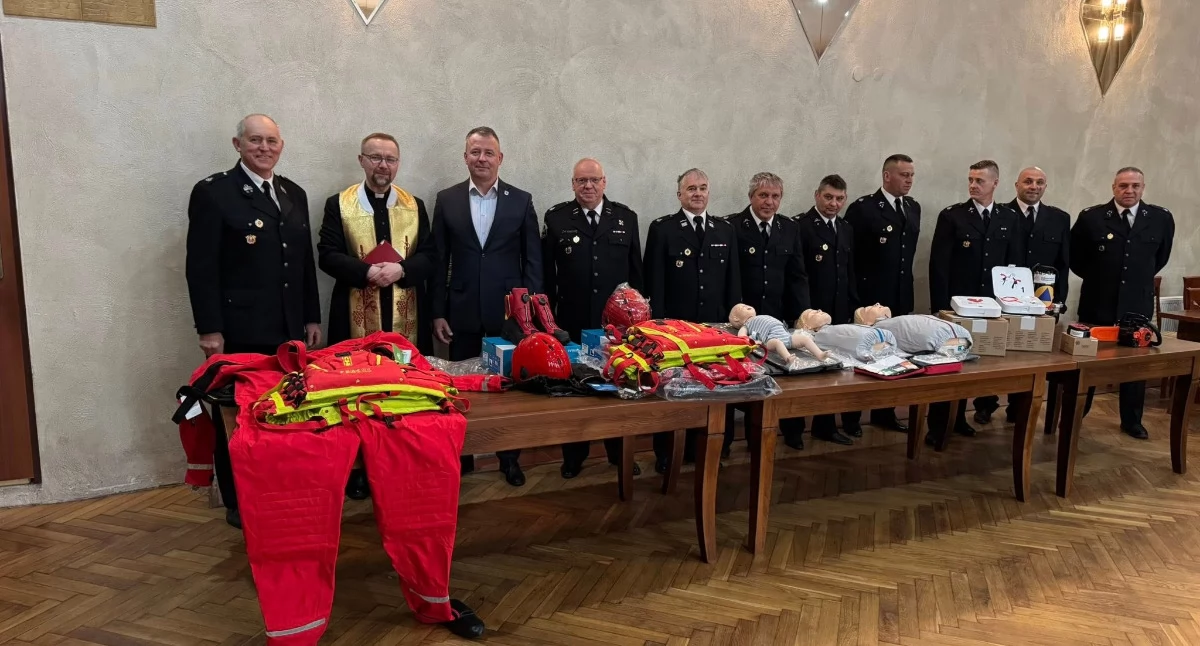 Bezpieczeństwo, sprzęt Piechowice Gmina inwestuje bezpieczeństwo mieszkańców - zdjęcie, fotografia