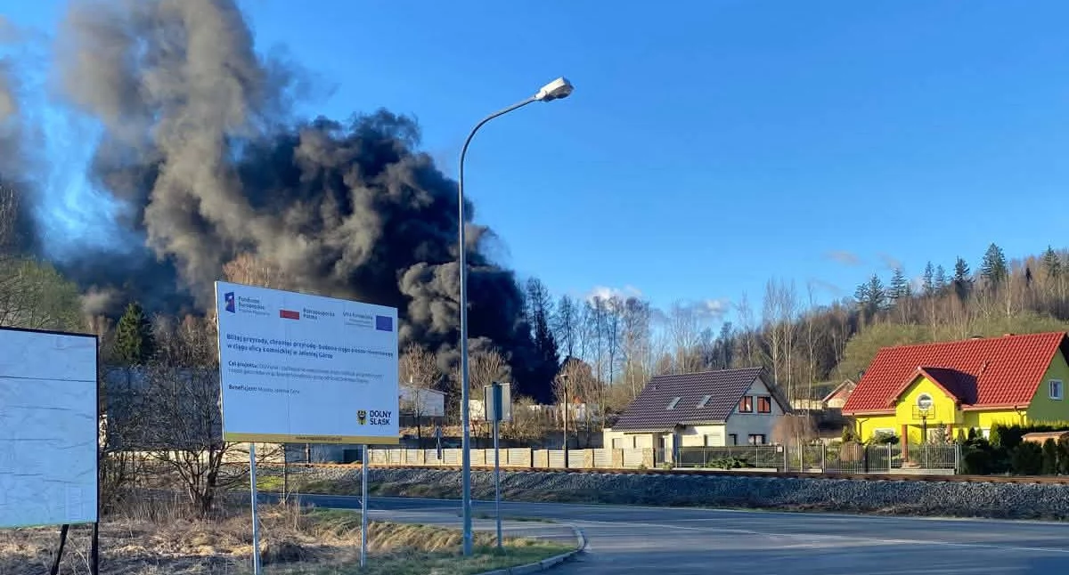 Pożary, Pożar autobusu Łomnicy - zdjęcie, fotografia