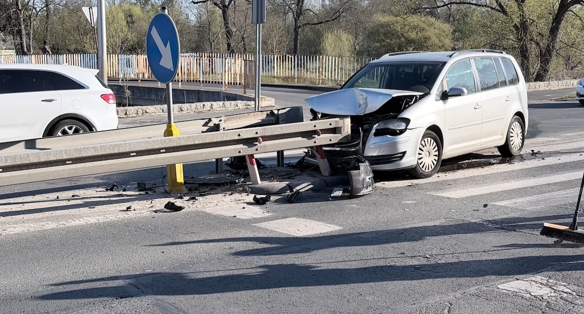 Wypadki drogowe, Wypadek ulicy Wolności Występują ogromne utrudnienia ruchu - zdjęcie, fotografia