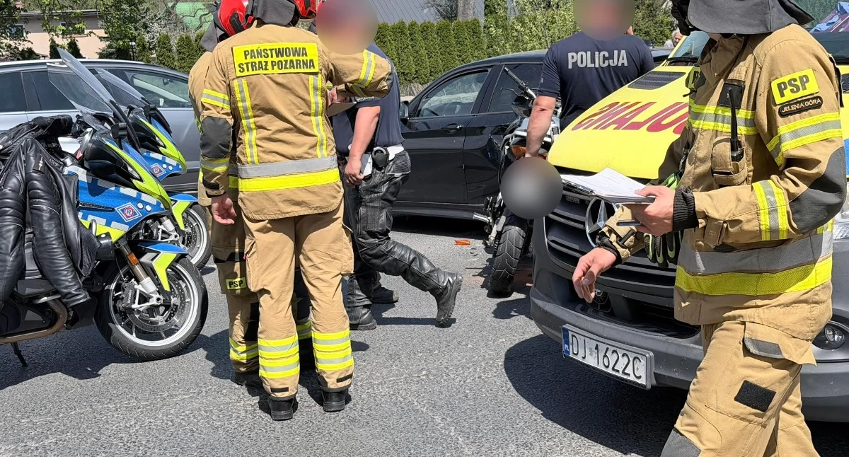 Wypadki drogowe, Wypadek udziałem motocyklisty ulicy Wolności Droga częściowo zablokowana - zdjęcie, fotografia