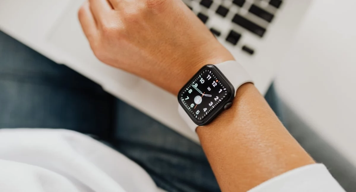Ważne komunikaty, Smartwatch zwrócić uwagę przed zakupem - zdjęcie, fotografia