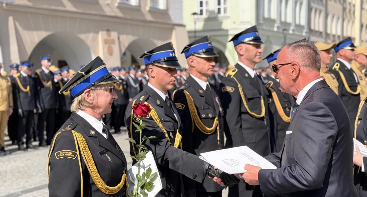 24jgora, Strażackie święto Placu Ratuszowym Wręczono odznaczenia awanse - zdjęcie, fotografia