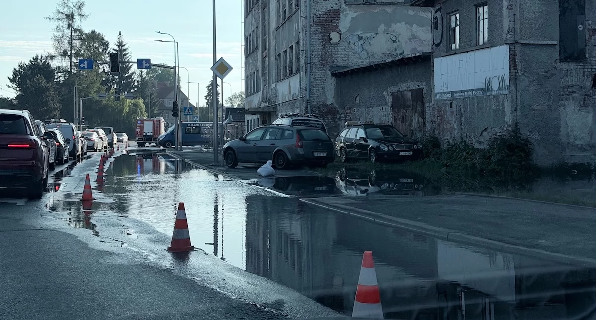 Z ostatniej chwili, Potężna awaria Cieplicach Małej Poczty Sobieszów - zdjęcie, fotografia