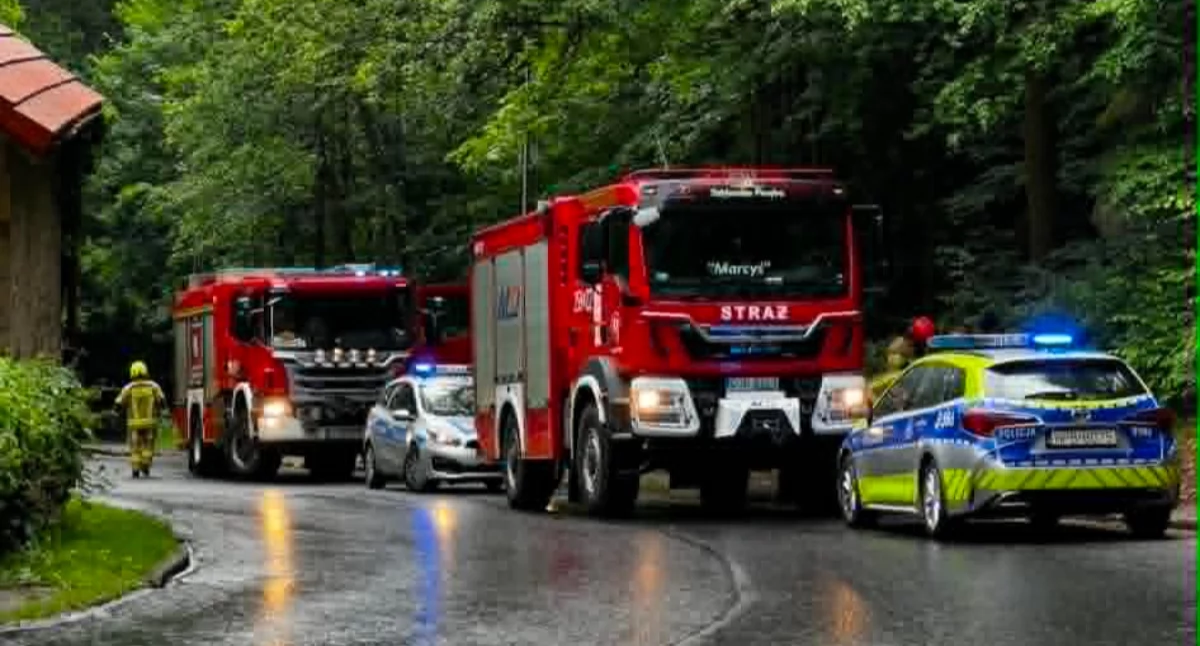 Wypadki drogowe, Wypadek rowerzystów Piastowskiej Szklarskiej Porębie Jeden poważnym urazem głowy trafił szpitala - zdjęcie, fotografia